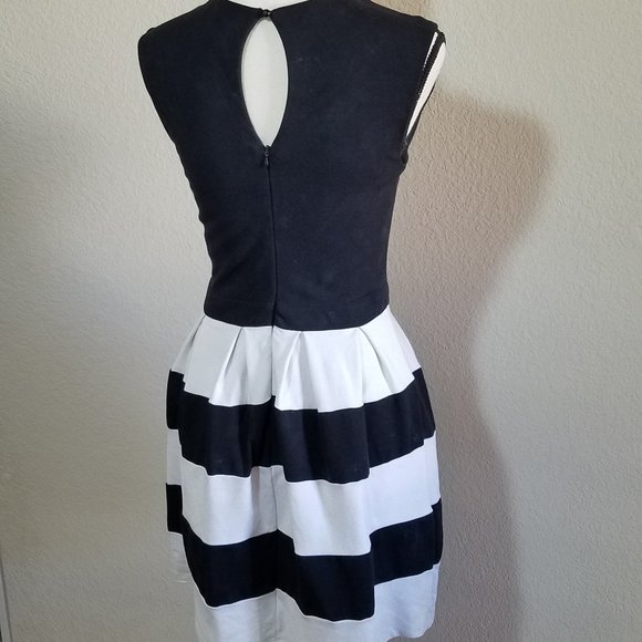 Forever 21 Dress Medium Black White Sleeveless Fit & Flare Cotton Pleated Junior - Picture 5 of 5
